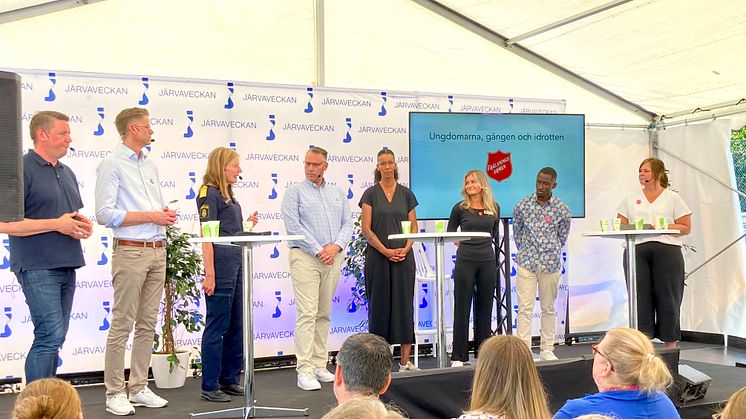 Panelsamtalet på Järvaveckan samlade representanter för politiken, fotbollen, Polisen och Frälsningsarmén. Foto: Carina Tyskbo