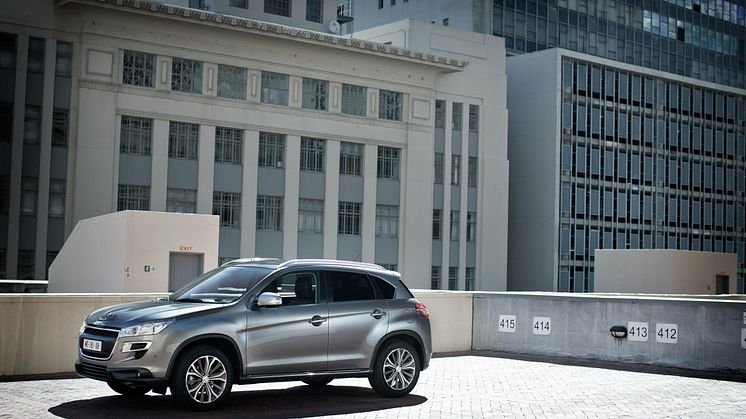 Världspremiär för robusta kompaktsuven Peugeot 4008