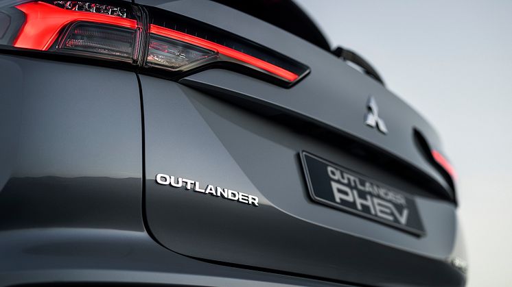 New Outlander PHEV_031L.jpg