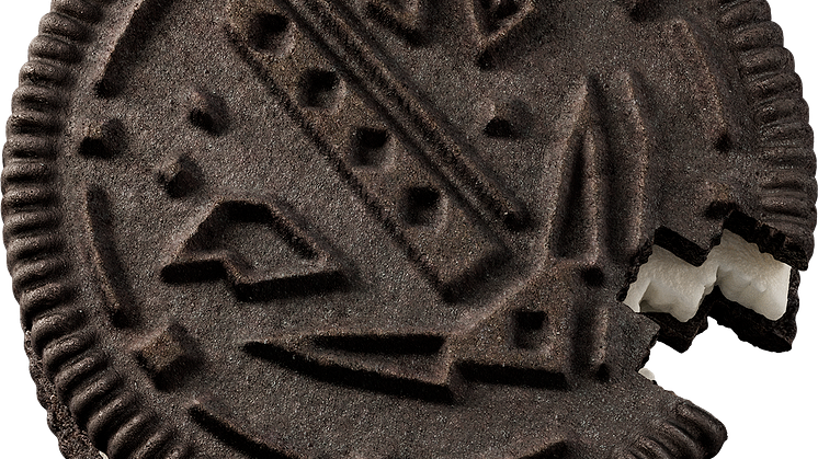 M240017_Oreo_IMC25_Minecraft_Cookies_ShiftedAxeBitten_Front_benszatm_5000x5000_v010 B.png