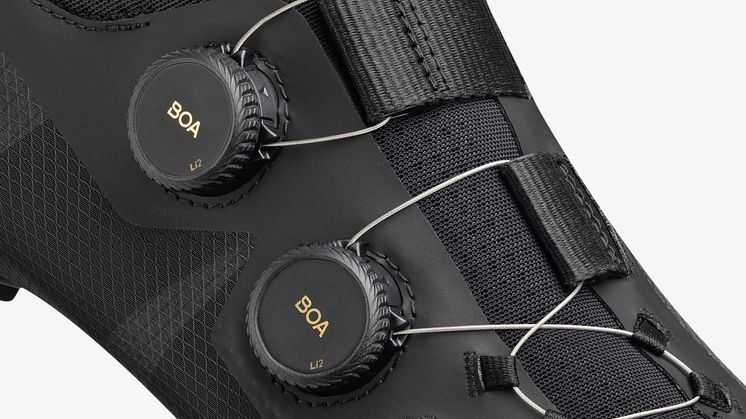 VER1DMR1C1510_6_fizik-vento-vega-carbon-coal-black-black-shoes.jpg