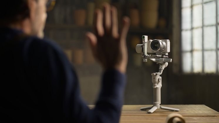 RS 4 Mini + AI300 - Gesture Trigger (frontward).jpg