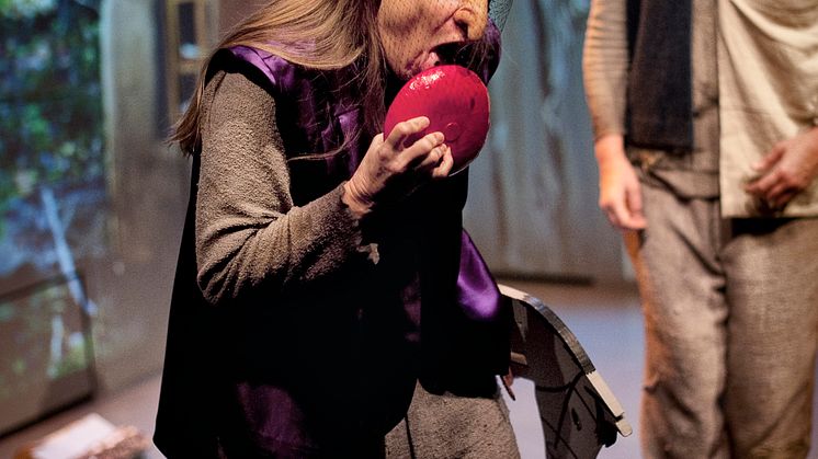 Vargtimma - en magisk föreställning inspirerad av de klassiska folksagorna premiär 28 oktober på Folkteatern Göteborg.