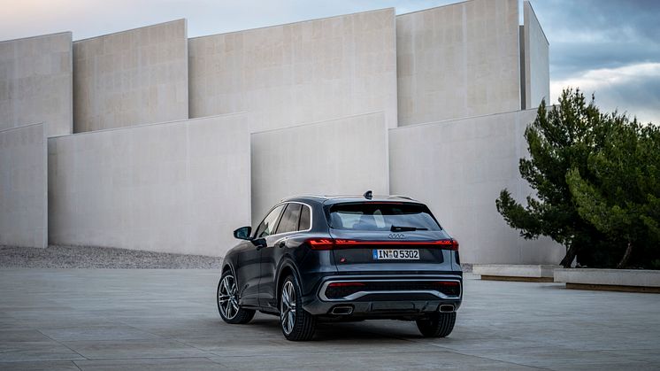 Audi Q5 (Daytonagrå perleeffekt)