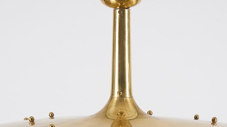 Taklampa modell 9018 av Paavo Tynell