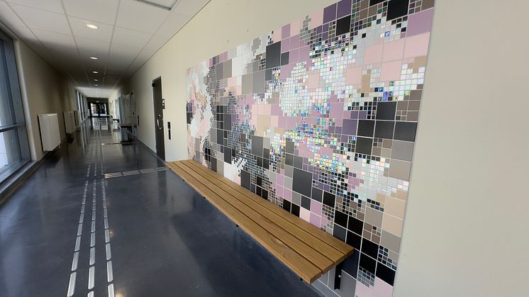 Mosaik av Eva Beierheimer i gången som leder till omklädningsrummen 3.jpg