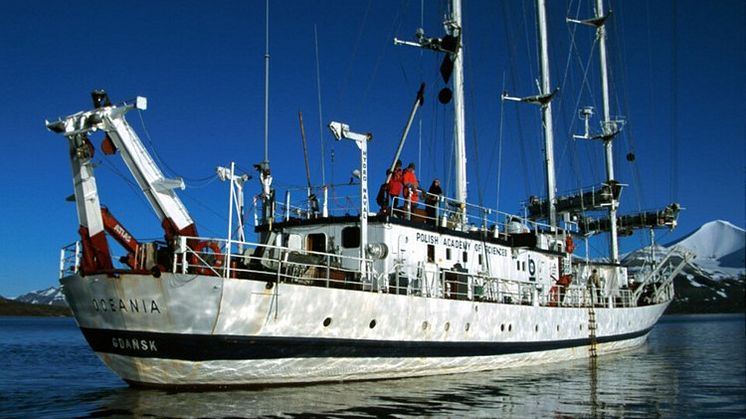 Figure 1 Polish research vessel RV Oceania in 1996. Photo Mikael Westh Hammer.jpg
