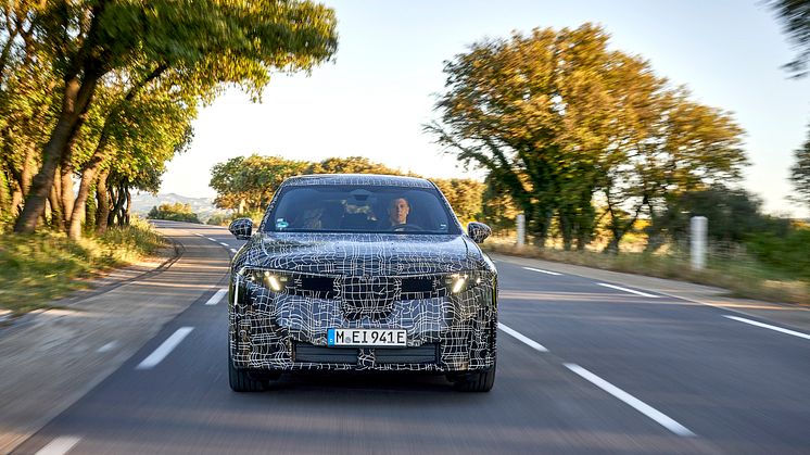 P90602977_highRes_testing-the-new-bmw-.jpg