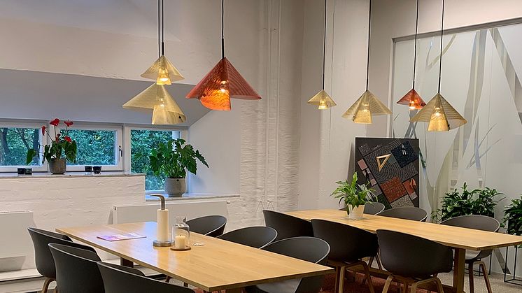 Snygg designlampa med intressant uttryck!