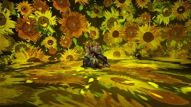 PD-VANGOGHEXP-BENCH-FLOWER-RGB-06_x9mqab_lowersize.jpg