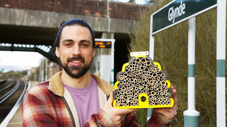 3 Sid Sharpe from the Bee Friendly Trust installs Homes for Nature for Southern Rail at Glynde station.jpg