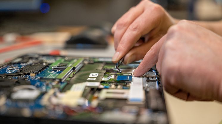 Rekonditioneringsprocessen_inuti-dator-detaljer_refurbed.jpg
