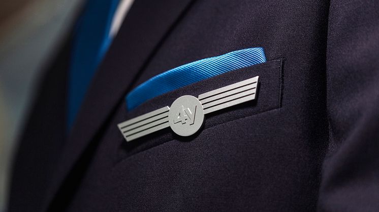 Discover Airlines_Uniform Cockpit