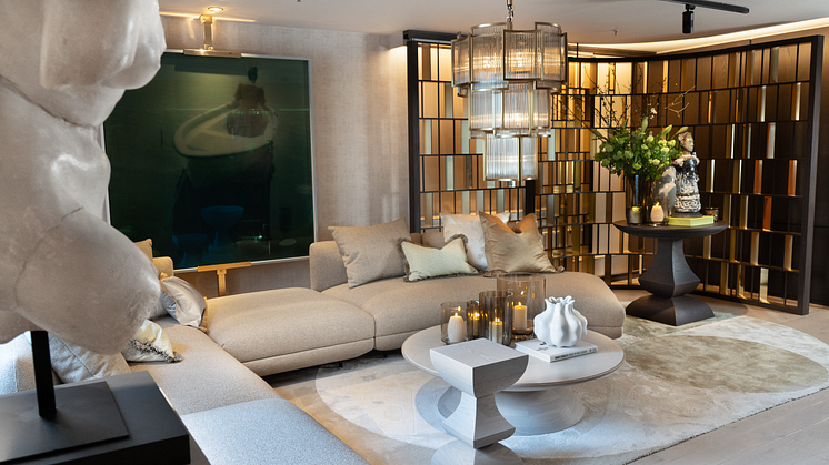 TheRoyalSuite_living room_3.png