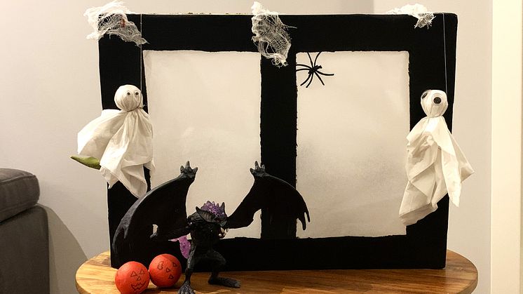 Halloween Haunted-house windows
