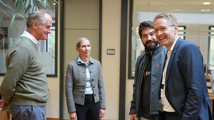 Daniel Günther im Gespräch mit Henning von Stechow, Katharina Beyer und Christoph Teuchert (v.l.).