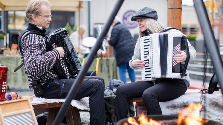 Koselig og stemningsfullt innslag på Matlystfestivalen - FOTO Ringsaker kommune.JPG
