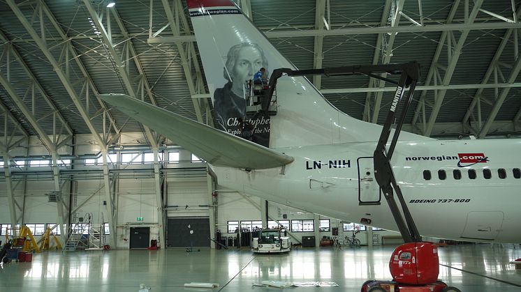 Painting of Chistopher Columbus' tail hero (LN-NIH) at Norwegian's hangar in Oslo.