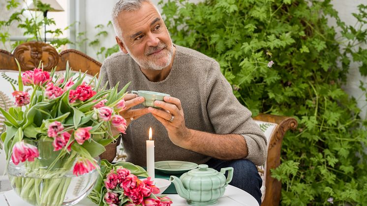 Hemma omger sig Ernst gärna av tulpaner och pelargoner. Foto: Cecilia Möller Kirchsteiger