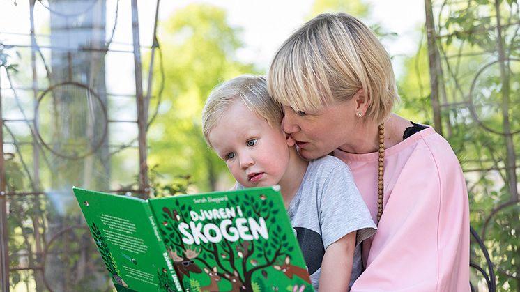Högläsning i Junibackens trädgård