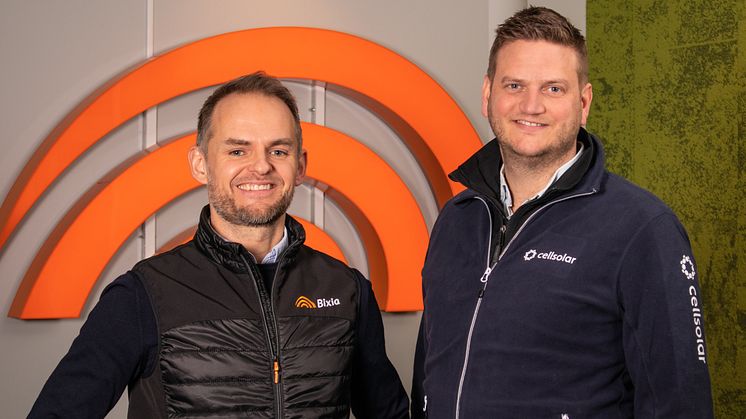 Till vänster Stefan Takac, Affärsenhetschef Privat och Företag på Bixia, till höger Mats Alsmyr, Grundare och Partner Cellsolar