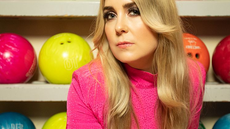 Miss Li släpper vårens pop-anthem ”Instruktionsboken”