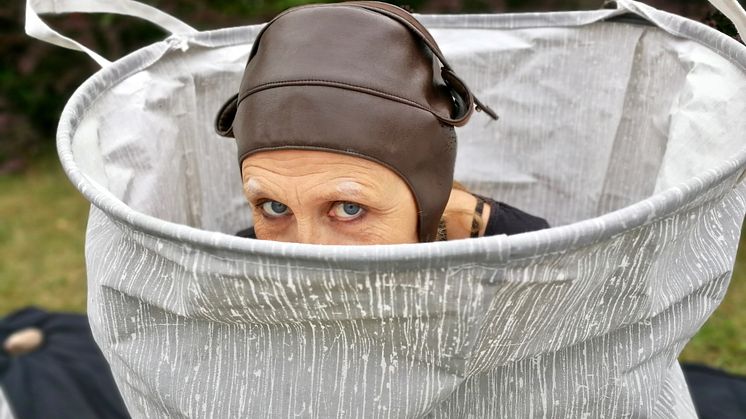 "Piilossa". Kuvassa: Taina Mäki-Iso. Kuva: Heini Kiamiri.