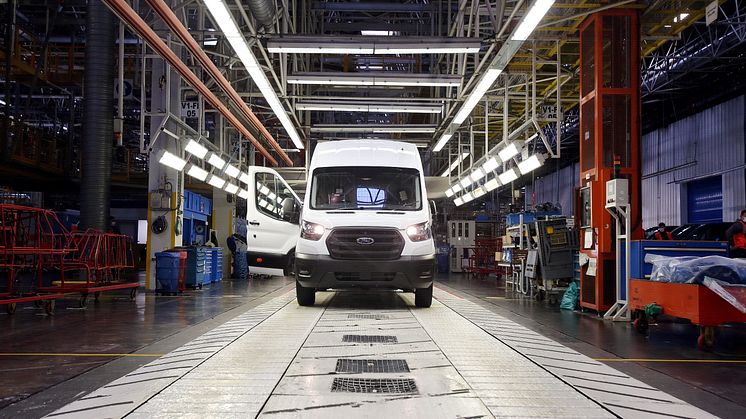 Nu börjar Ford E-Transit att levereras till kunder i Europa