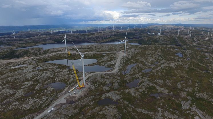 Montering av siste turbin i Storheia vindpark, bilde 2