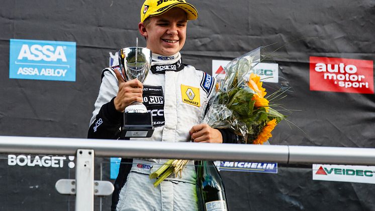 Julius "Julle" Ljungdahl svensk juniormästare i banracing