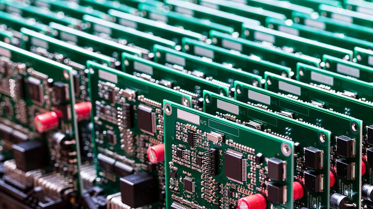 1 PCB_Dmitry Morgan_Shutterstock_2095201189