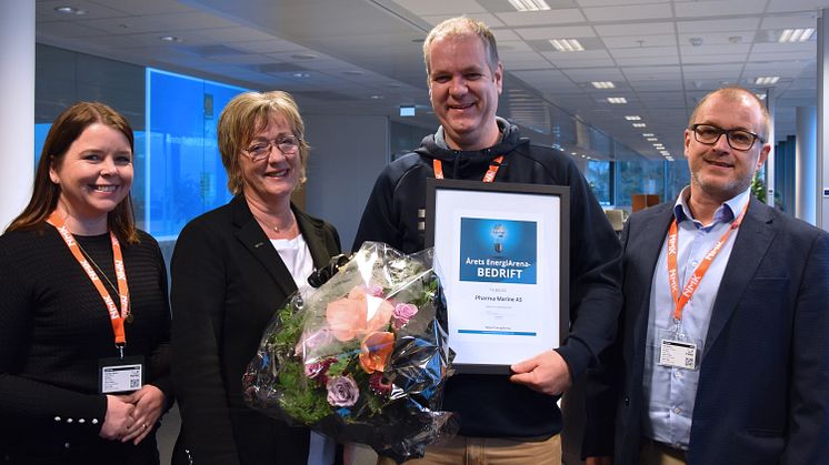 Endre Skjold mottok prisen som årets Tafjord EnergiArena-bedrift på vegne av Pharma Marine. Her sammen med (fv.) leder av Tafjord EnergiArena, Camilla Blom, jurymedlem Annik Magerholm Fet fra NTNU og juryleder Pål Bakke fra NHO Møre og Romsdal. 