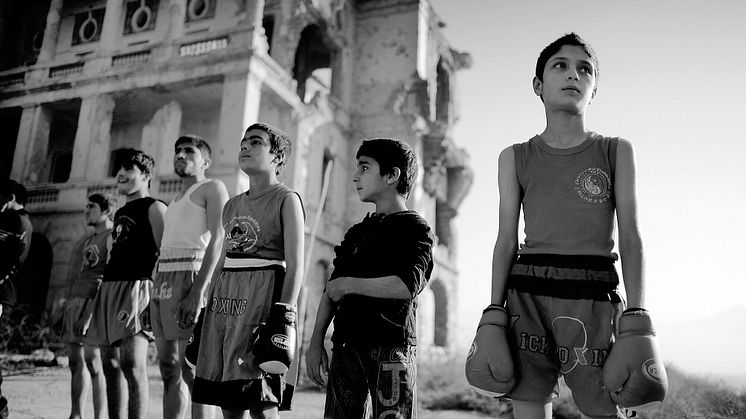 Jan Grarup: “Boys and young men during boxing training outside the former Palace of Kabul”. Vurdering: 10.000 kr.