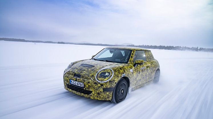 Neste generasjon elektriske MINI: Testes på nordisk is og snø