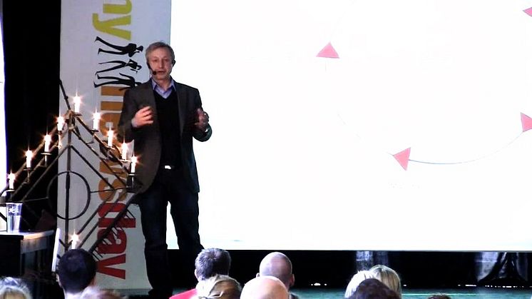 Mynewsday 2012- Mindjumpers- Is social media transforming traditional PR?