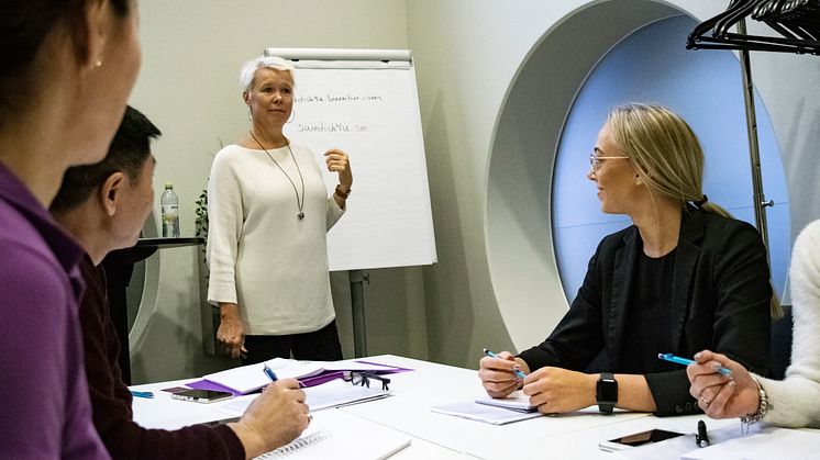 Quality Hotel Friends satsar på sin personal – erbjuder svenskundervisning på arbetsplatsen