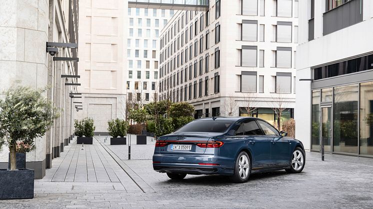 Audi A8 TFSI e (Plasmablå)