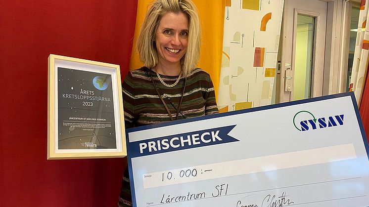 Helene Lagerstam, arbetslagsledare för Lärcentrum SFI, var den som fick ta emot prischecken och diplomet för kretsloppspriset 2023.