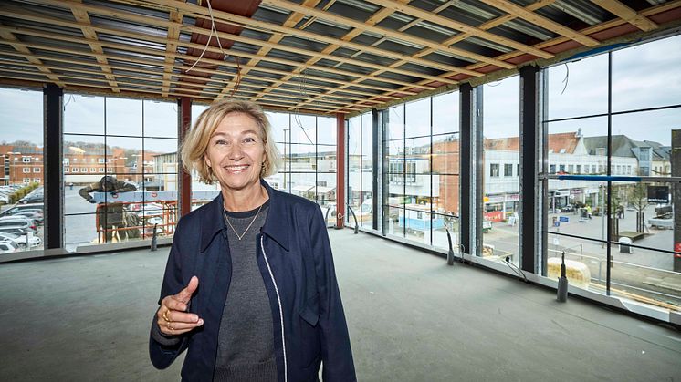 Louise Obel i foyerområde i BIG BIO i Holstebro