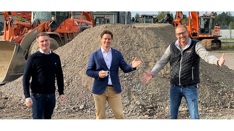 Fr v Daniel Gustavsson, Marknadsansvarig, Fredrik Holmquist, VD och försäljningschef Case/Bergmann, Carl-Johan Sunnerfjord, försäljningschef Doosan.