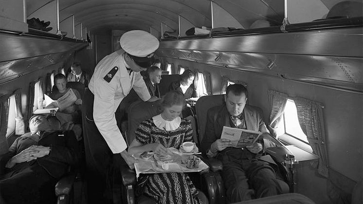 Bilde av samme flytype som brukt under reisen, nemlig DC-3. 