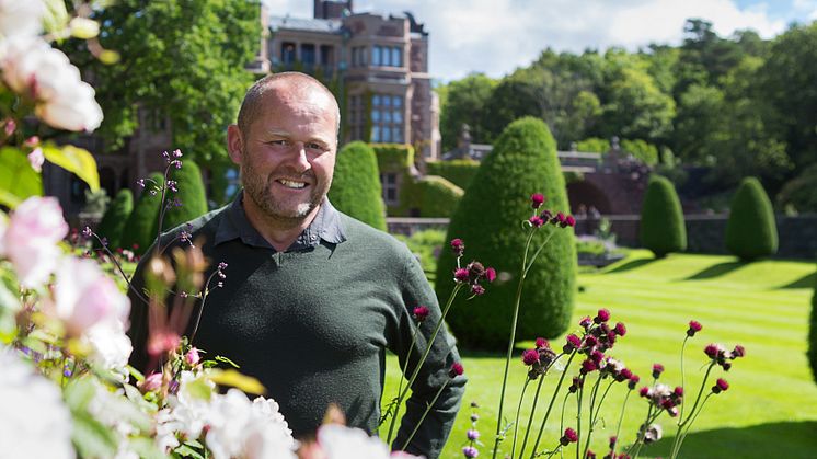 John Taylor är ny slottsträdgårdsmästare på Tjolöholms Slott. Foto: Thomas Carlén, Tjolöholms Slott.