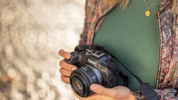 EOS R8-Lifestyle-8477