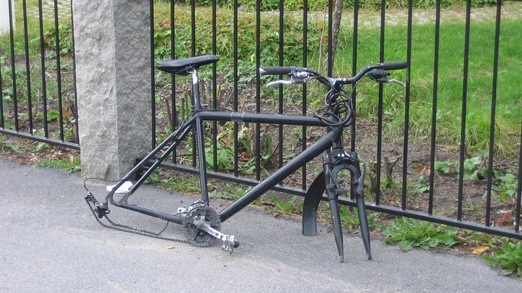 Övergivna och trasiga cyklar städas bort från centrala Umeå 