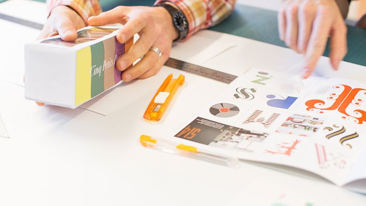Förpackningsstudenter utforskar designtrenderna i Paris