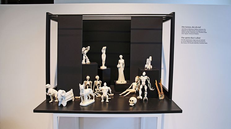 GRASSI Museum für Angewandte Kunst Leipzig - "L'amour fou" - Miniatur-Bühne "Die Geister, die ich rief"
