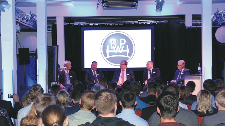 The BPW trainees witnessed a lively debate on Germany’s dual work-study system between teachers, business people and representatives of the Chamber of Commerce. 