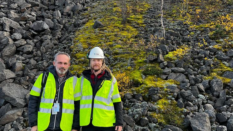 In September, Daniel Pacurar and Matt Baida visited Kiruna to collect moss samples. A primer mixture will be produced using this moss and hydro-seeded at two separate test locations. 