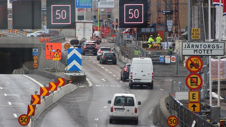 Den 25 mars 2021 stängs högersvängen mot Järntorget i Järntorgsmotet för trafiken på Oscarsleden västerifrån. Foto: Trafik Göteborg