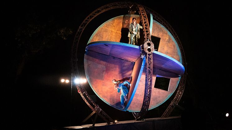 Upsidedown_Titanick-_c_Theater_Titanick_-_Upside_Down__c__Andreas_Matthes